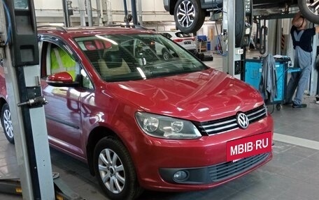 Volkswagen Touran III, 2010 год, 945 000 рублей, 2 фотография
