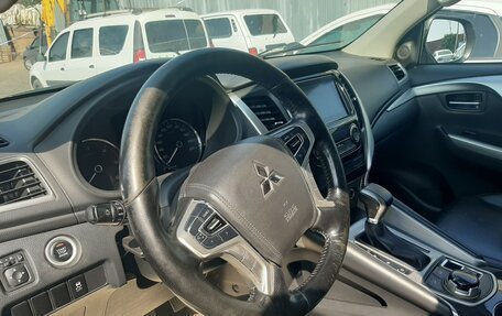 Mitsubishi Pajero Sport III рестайлинг, 2019 год, 2 360 000 рублей, 14 фотография