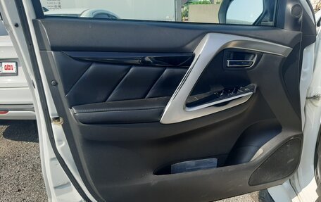 Mitsubishi Pajero Sport III рестайлинг, 2019 год, 2 360 000 рублей, 15 фотография