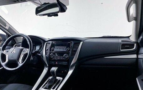 Mitsubishi Pajero Sport III рестайлинг, 2017 год, 2 899 000 рублей, 26 фотография