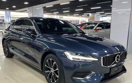 Volvo S60 III, 2022 год, 2 300 000 рублей, 2 фотография