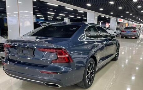 Volvo S60 III, 2022 год, 2 300 000 рублей, 3 фотография
