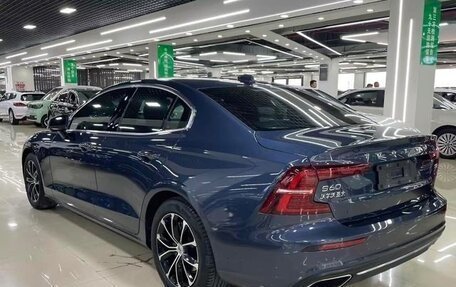 Volvo S60 III, 2022 год, 2 300 000 рублей, 5 фотография