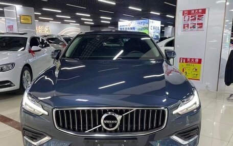 Volvo S60 III, 2022 год, 2 300 000 рублей, 4 фотография