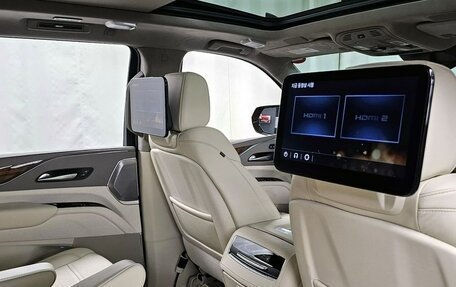 Cadillac Escalade V, 2022 год, 10 142 006 рублей, 16 фотография