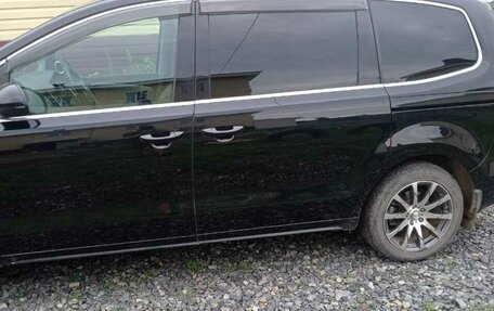 Volkswagen Sharan II, 2010 год, 1 500 000 рублей, 2 фотография