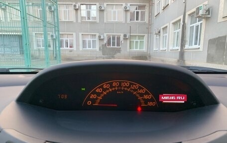 Toyota Vitz, 2010 год, 700 000 рублей, 8 фотография