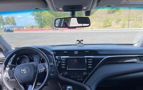 Toyota Camry, 2018 год, 2 700 000 рублей, 8 фотография