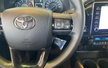 Toyota Hilux VIII, 2023 год, 8 600 000 рублей, 18 фотография