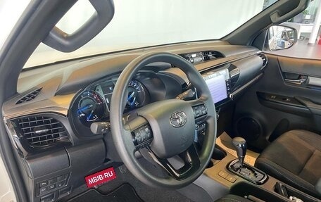 Toyota Hilux VIII, 2023 год, 8 600 000 рублей, 12 фотография