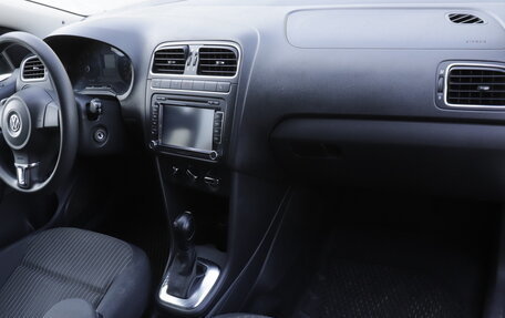 Volkswagen Polo VI (EU Market), 2011 год, 748 000 рублей, 13 фотография