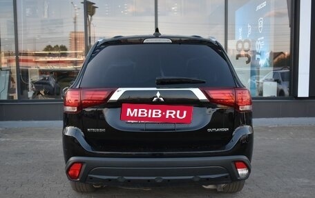 Mitsubishi Outlander III рестайлинг 3, 2018 год, 1 815 000 рублей, 6 фотография