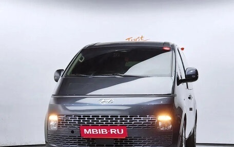 Hyundai Staria, 2021 год, 1 900 000 рублей, 2 фотография