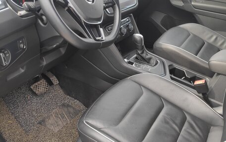 Volkswagen Tiguan II, 2019 год, 2 400 000 рублей, 19 фотография