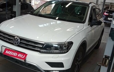 Volkswagen Tiguan II, 2019 год, 2 405 000 рублей, 1 фотография