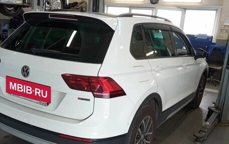 Volkswagen Tiguan II, 2019 год, 2 405 000 рублей, 3 фотография