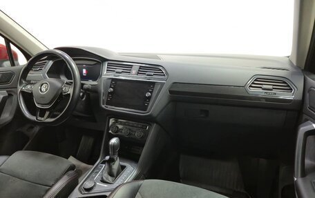 Volkswagen Tiguan II, 2017 год, 2 490 000 рублей, 13 фотография