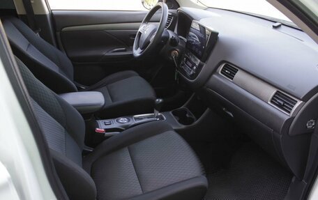 Mitsubishi Outlander III рестайлинг 3, 2013 год, 1 145 000 рублей, 13 фотография