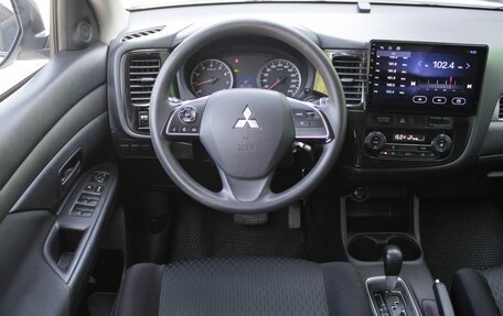 Mitsubishi Outlander III рестайлинг 3, 2013 год, 1 145 000 рублей, 9 фотография