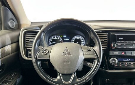 Mitsubishi Outlander III рестайлинг 3, 2017 год, 1 875 600 рублей, 12 фотография