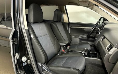 Mitsubishi Outlander III рестайлинг 3, 2017 год, 1 875 600 рублей, 8 фотография