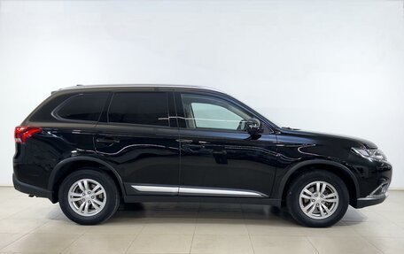 Mitsubishi Outlander III рестайлинг 3, 2017 год, 1 875 600 рублей, 5 фотография