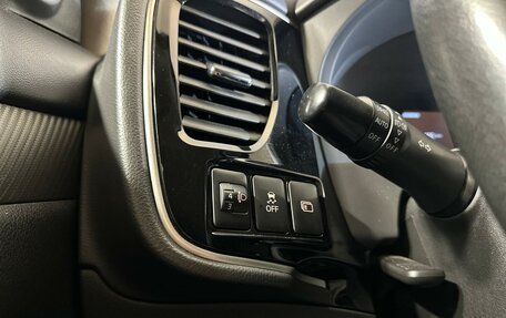 Mitsubishi Outlander III рестайлинг 3, 2017 год, 1 875 600 рублей, 19 фотография