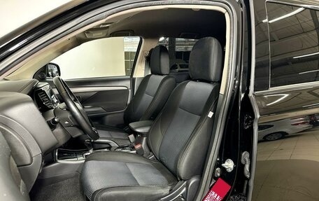 Mitsubishi Outlander III рестайлинг 3, 2017 год, 1 875 600 рублей, 10 фотография