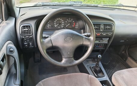 Nissan Primera II рестайлинг, 1994 год, 260 000 рублей, 11 фотография
