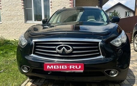 Infiniti QX70, 2014 год, 1 750 000 рублей, 21 фотография