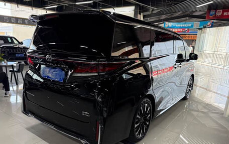Toyota Vellfire, 2025 год, 15 972 614 рублей, 3 фотография