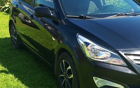 Hyundai Solaris II рестайлинг, 2015 год, 750 000 рублей, 1 фотография
