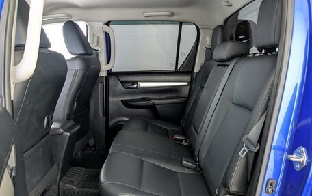 Toyota Hilux VIII, 2018 год, 3 000 000 рублей, 10 фотография
