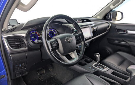Toyota Hilux VIII, 2018 год, 3 000 000 рублей, 17 фотография
