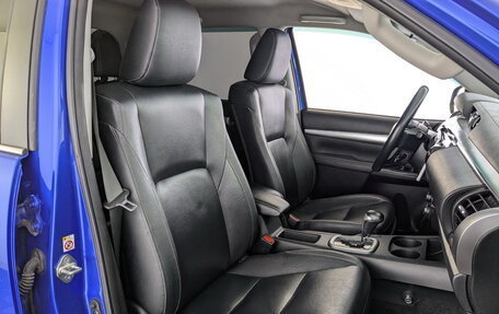 Toyota Hilux VIII, 2018 год, 3 000 000 рублей, 21 фотография