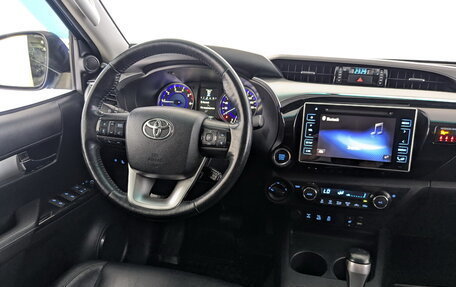 Toyota Hilux VIII, 2018 год, 3 000 000 рублей, 26 фотография