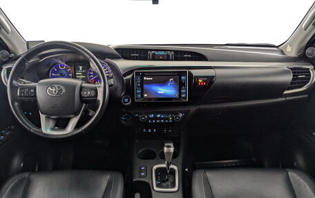 Toyota Hilux VIII, 2018 год, 3 000 000 рублей, 25 фотография