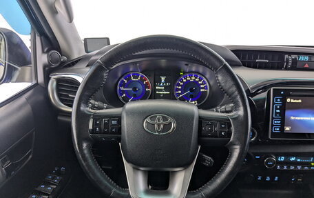 Toyota Hilux VIII, 2018 год, 3 000 000 рублей, 27 фотография