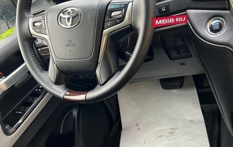 Toyota Land Cruiser 200, 2017 год, 5 650 000 рублей, 7 фотография
