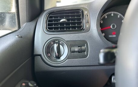 Volkswagen Polo VI (EU Market), 2011 год, 870 000 рублей, 24 фотография