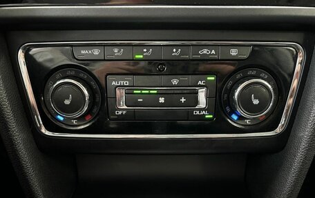 Skoda Superb III рестайлинг, 2012 год, 999 000 рублей, 17 фотография