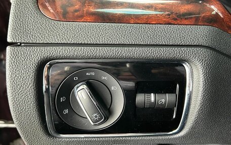 Skoda Superb III рестайлинг, 2012 год, 999 000 рублей, 21 фотография