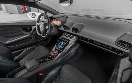 Lamborghini Huracán, 2020 год, 20 500 000 рублей, 17 фотография