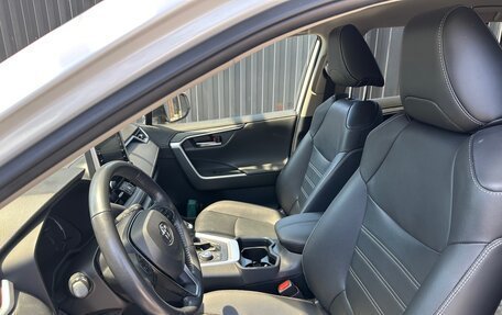 Toyota RAV4, 2020 год, 3 300 000 рублей, 2 фотография