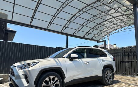 Toyota RAV4, 2020 год, 3 300 000 рублей, 6 фотография