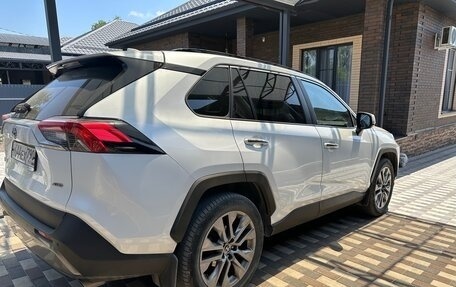 Toyota RAV4, 2020 год, 3 300 000 рублей, 5 фотография