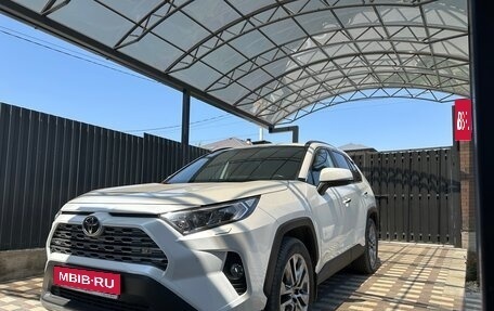 Toyota RAV4, 2020 год, 3 300 000 рублей, 4 фотография