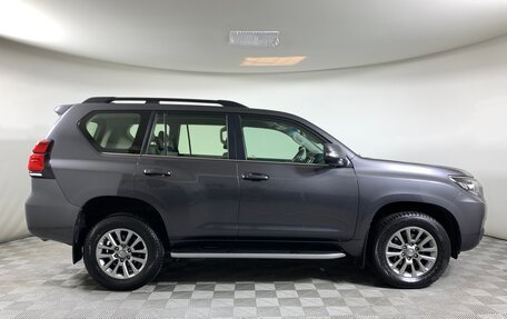 Toyota Land Cruiser Prado 150 рестайлинг 2, 2017 год, 4 830 000 рублей, 4 фотография
