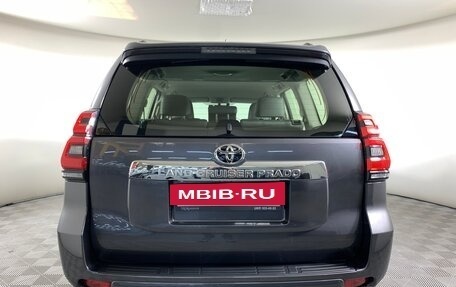 Toyota Land Cruiser Prado 150 рестайлинг 2, 2017 год, 4 830 000 рублей, 6 фотография
