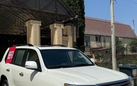 Toyota Land Cruiser 200, 2015 год, 8 650 000 рублей, 2 фотография